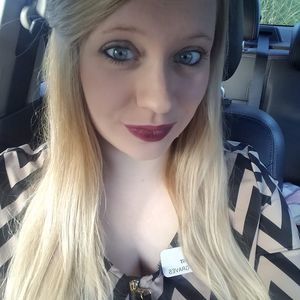 Meet your Posher, Courtney